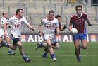 Clonbur's, Eamon O Cuiv,<br />
and<br />
Derrytresk's, Conor O'Neill and Caolan Corr,<br />
during the All-Ireland Junior Club Football Championship Final at Croke Park.