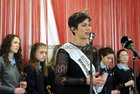 <br />
Phildelphia Rose of Tralee Maria Walsh, speaking  to pupils at her Alma Mater Presentation College Headford  during her visit to the school. 